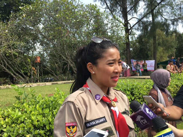 Artis Olivia Zalianty di acara peringatan hari ibu oleh Kwarnas Pramuka. (Foto: Damianus Andreas)