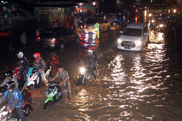 Kabupaten Barru Lumpuh Diterjang Banjir Hujan Deras Guyur Selama Lima Jam