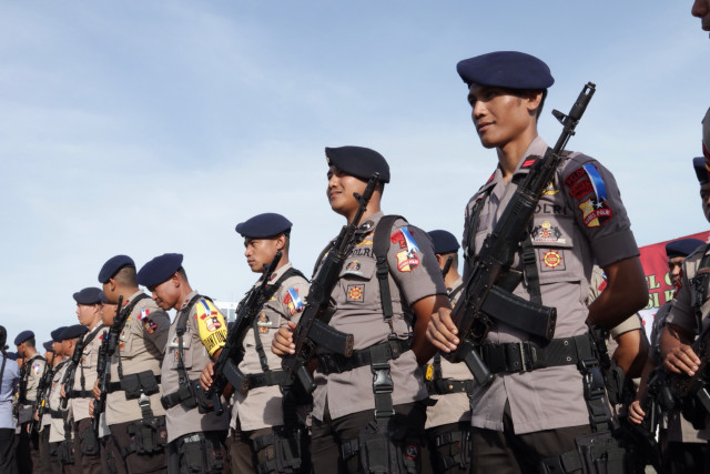 Polisi berbaris (Foto: Fanny Kusumawardhani/kumparan)