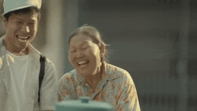 Adegan ibu tertawa (Foto: Youtube)