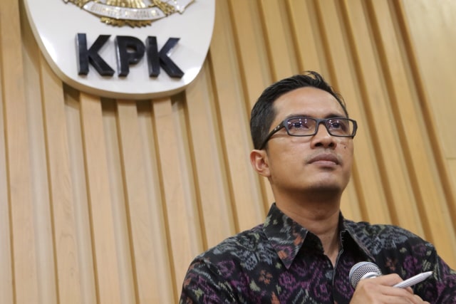 Juru bicara KPK Febri Diansyah saat konferensi pers di Gedung KPK (Foto: Fanny Kusumawardhani/kumparan)