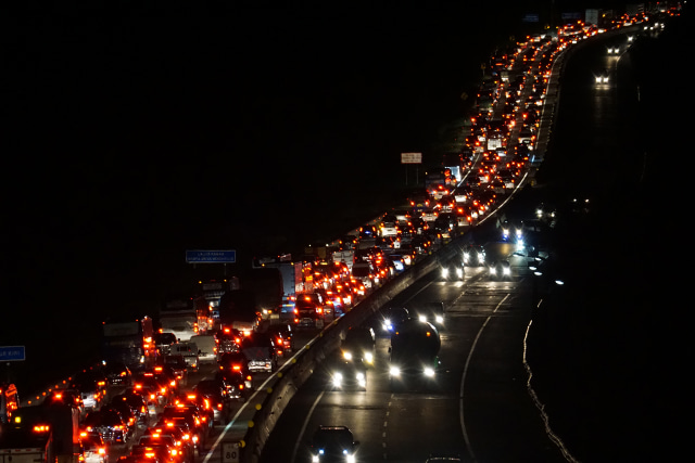 Jalan tol Purbaleunyi macet panjang menjelang Natal (Foto: Aditia Noviansyah/kumparan)