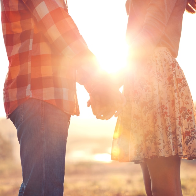 Di 2017, banyak pasangan yang semakin berani mengumbar foto mesra mereka di media sosial. (Foto: Thinkstock)