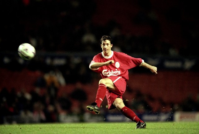 Robbie Fowler, dengan jumlah golnya, ia adalah salah satu striker terbaik yang pernah dimiliki Liverpool. (Foto: Ross Kinnaird/Getty Images)