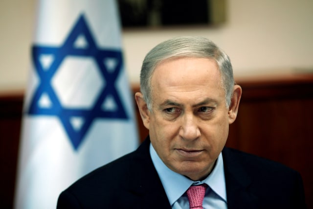 PM Israel Benjamin Netanyahu saat rapat kabinet (Foto: Ronen Zvulun/reuters)