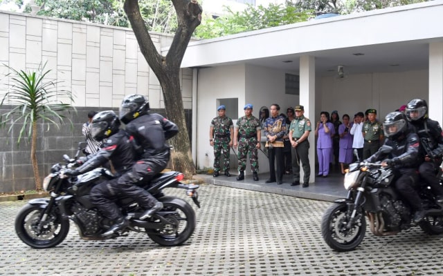 Dua pasukan Paspampres bermotor beraksi. (Foto: Biro Pers Istana Kepresidenan)