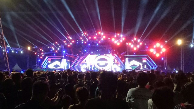 Ilustrasi suara musik keras di suatu konser (Foto: Johanes Hutabarat/kumparan)