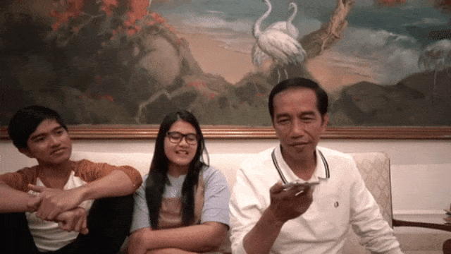 Jokowi menelepon Neisha. (Foto: Akun Youtube Kaesang)