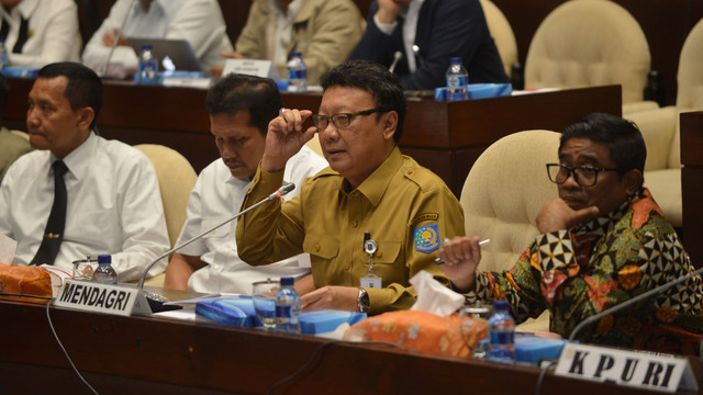 Mendagri Tjahjo Kumolo dalam rapat kerja (Foto: ANTARA/Akbar Nugroho Gumay)