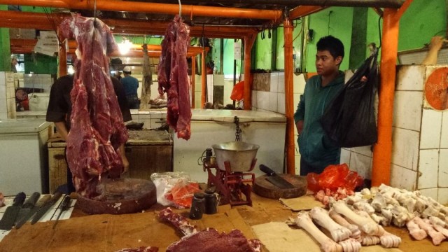Daging Kerbau di Pasar Tradisional (Foto: Nicha Muslimawati/kumparan)