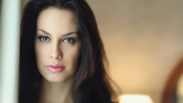 Sophia Latjuba mendapat protes karena makeup. (Foto: Iinstagram @sophia_latjuba88)