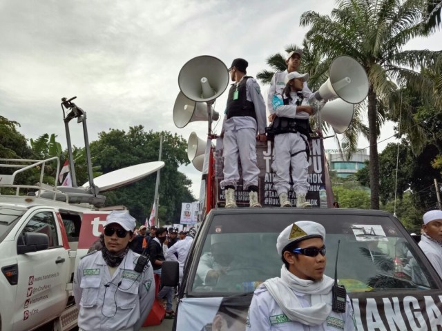 Laskar FPI di sidang Ahok (Foto: Apriliandika Hendra)
