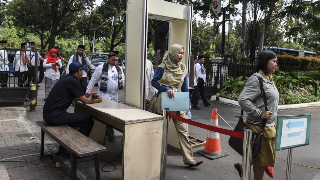 Pegawai Pemprov DKI Jakarta masuk kerja. (Foto: ANTARA/Hafidz Mubarak A)