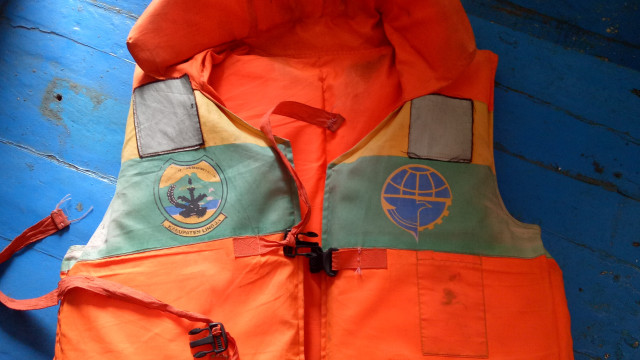 Jaket pelampung bekas dari Kabupaten Lingga (Foto: Ainul Qalbi/kumparan)