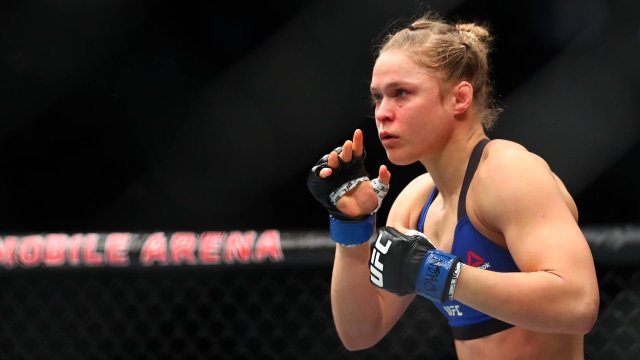 Ronda Rousey dalam comeback-nya yang gagal. (Foto: Mark J. Rebilas/USA TODAY Sports)