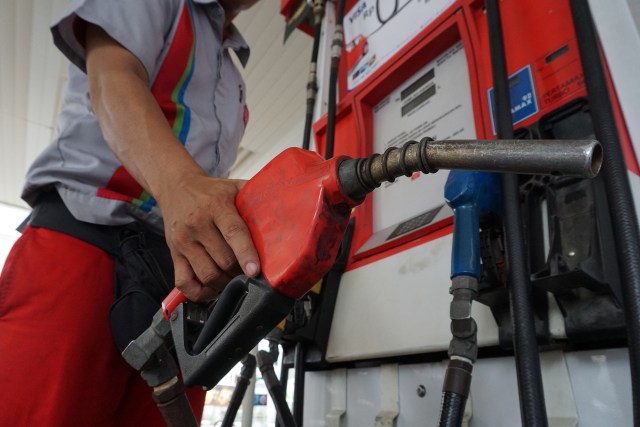 Petugas SPBU sigap untuk bertugas. (Foto: Aditia Noviansyah/kumparan)