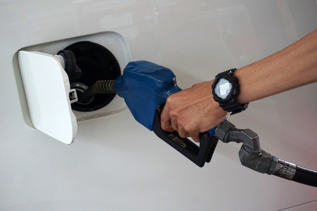 Pengisian BBM. Foto: Aditia Noviansyah/kumparan