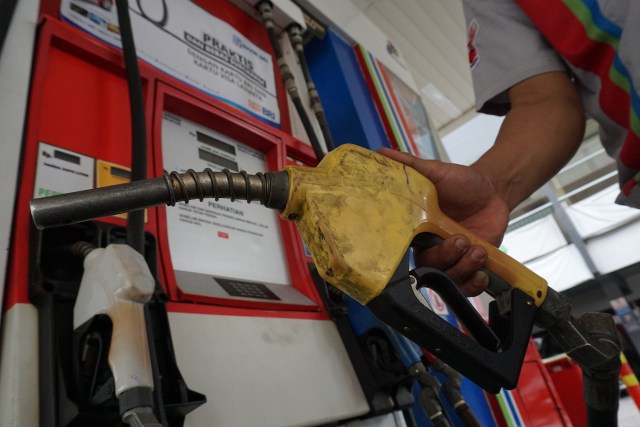 Petugas harus berhati-hati dan selalu waspada. Foto: Aditia Noviansyah/kumparan