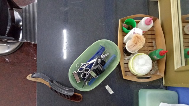 Perkakas yang digunakan oleh Abdul. (Foto: Kevin Kurnianto/kumparan)