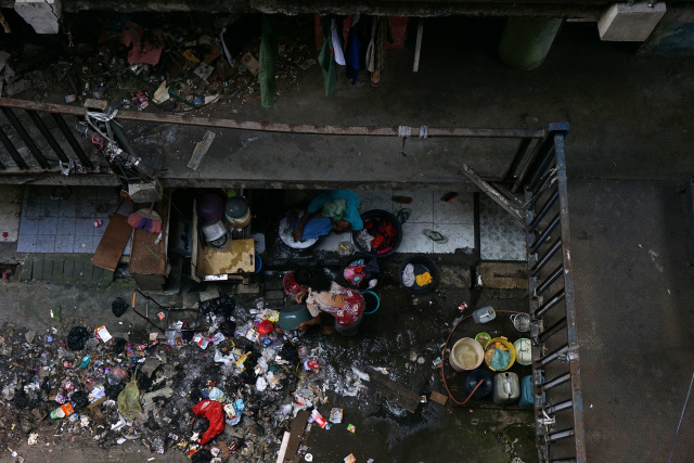 Kondisi rusun yang penuh sampah. (Foto: Aditia Noviansyah/kumparan)