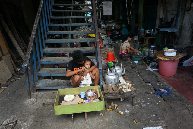 Ada penghuni rusun yang berjualan makanan. (Foto: Aditia Noviansyah/kumparan)