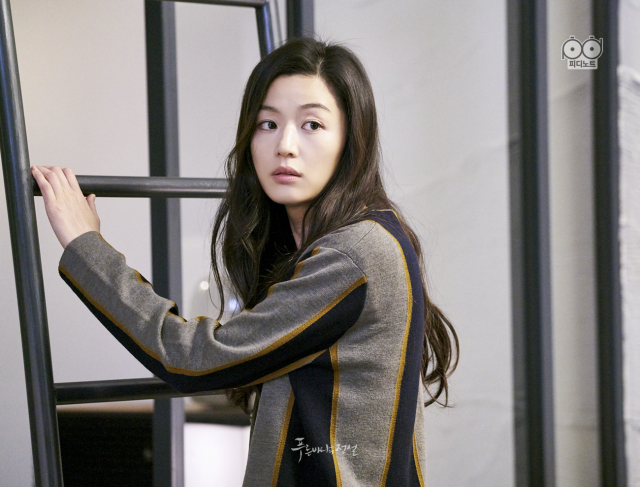 Ji Hyun memiliki alis lengkungan tinggi natural. (Foto: SBS)