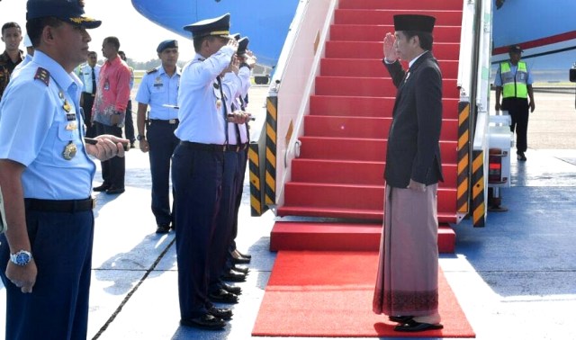 Presiden Jokowi kenakan sarung. (Foto: Dok. Biro Pers, Media dan Informasi Sekretariat Presiden)