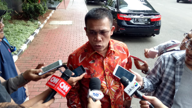 Masinton Pasaribu tiba di Direskrimum. (Foto: Aldis Tannos/kumparan)