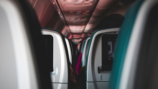 Ilustrasi kabin pesawat. (Foto: Steve Halama/Unsplash)