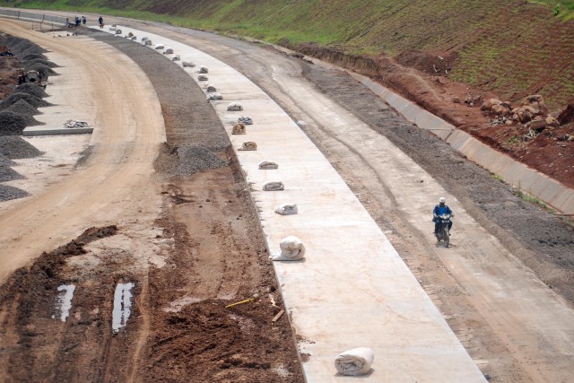 Ilustrasi pembangunan jalan tol. Foto: Aditya Pradana Putra/Antara Foto