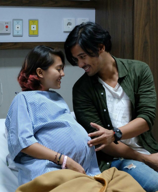 Chicco Jerikho dan Lala Karmela. (Foto: Instagram @bukaan8)