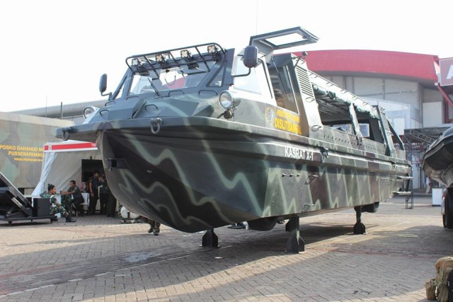 Kendaraan amfibi Kasrat X1 tampak gagah. (Foto: Facebook/ Letkol Mar Citro Subono)