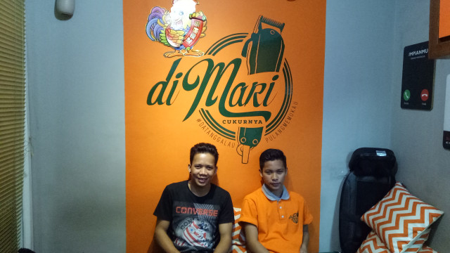 Capster "Di Mari Cukurnya", Dicky dan Ahjar. (Foto: Ainul Qalbi/kumparan)