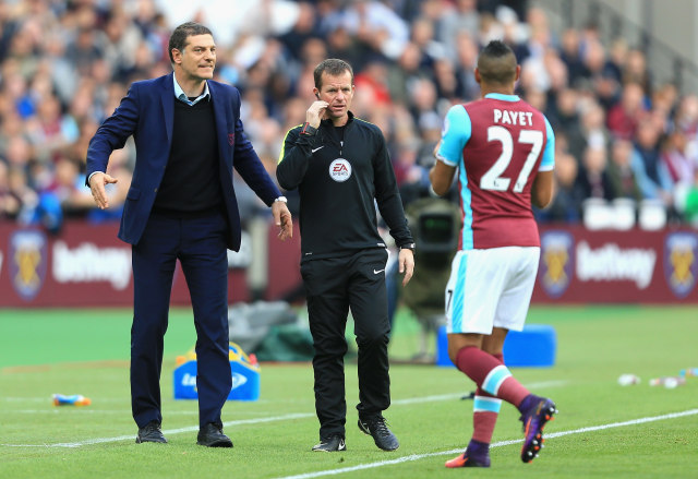 Bilic dan Payet dalam sebuah pertandingan. (Foto: Getty Images)