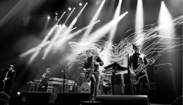 Aksi panggung Queens of the Stone Age. (Foto: Facebook/Queens of the Stone Age)