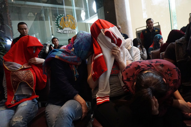 Puluhan PSK Asing diamankan. (Foto: Aditia Noviansyah/kumparan)