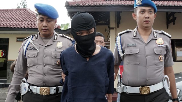 Pembunuh nenek dan cucu di Purbalingga (Foto: Idhad Zakaria/Antara)