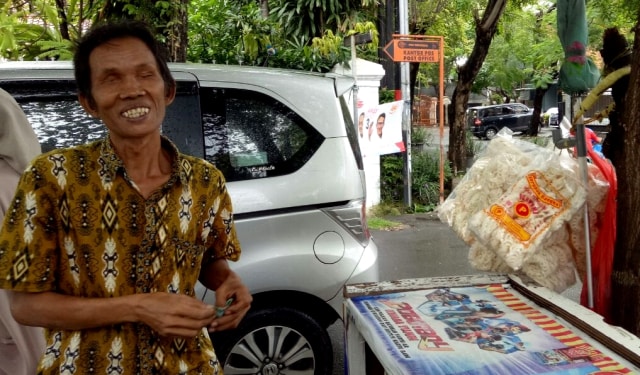 Tetap tersenyum meski dengan berbagai kekurangan. (Foto: Aria Pradana/kumparan)