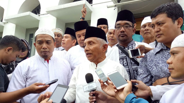 Amien Rais memberi keterangan pers. (Foto: Fahrian Saleh/kumparan)