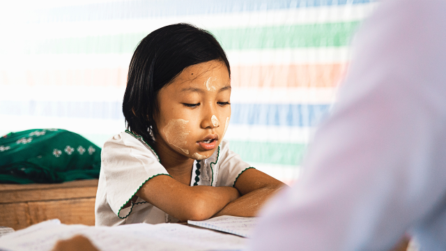 Seorang anak sedang belajar. Foto: Peter Hershey/unsplash