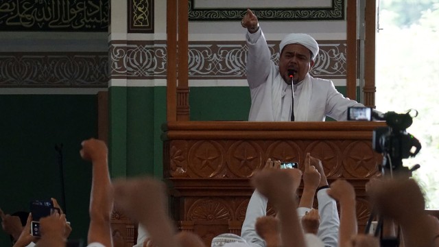Rizieq Shihab berbicara di Masjid Al Azhar. (Foto: Aditia Noviansyah/kumparan)