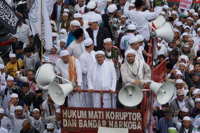 FPI saat aksi damai di Mabes Polri. (Foto: Aditia Noviansyah/kumparan)