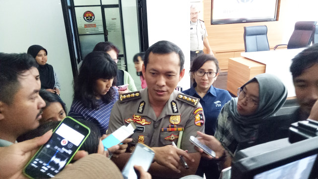 Kombes Pol Awi Setiyono memberikan keterangan (Foto: Aldis Tannos/kumparan)