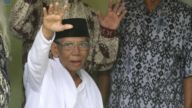 Hasyim Muzadi di Rumah Sakit Lavalette, Malang, (Foto: Ari Bowo Sucipto/Antara Foto)