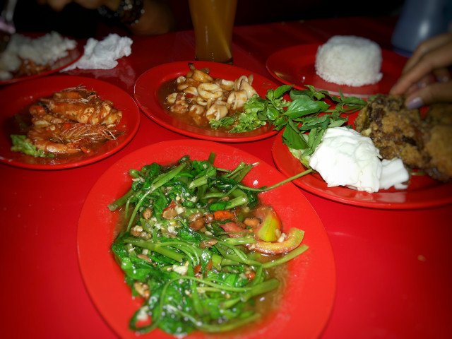 Dilema di Warung Tenda