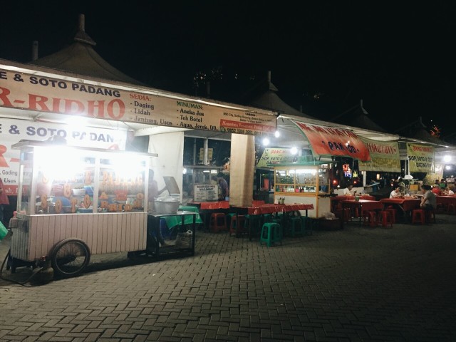 Dilema di Warung Tenda (1)