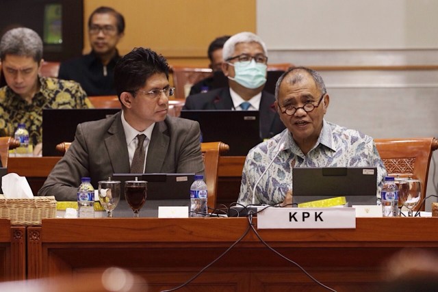 Laode dan Agus Rahardjo, di Komisi III DPR RI. (Foto: Fanny Kusumawardhani/kumparan)