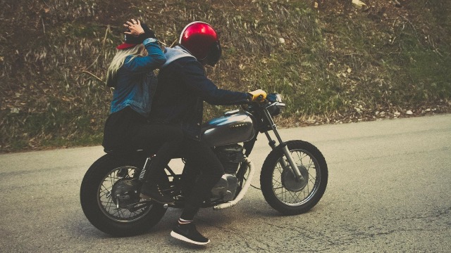 Membonceng (Foto: Unsplash)