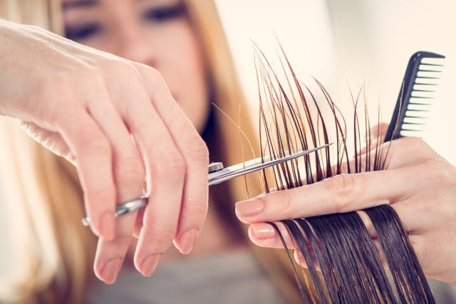 Potong ujung rambut agar tetap sehat. (Foto: Thinkstock)