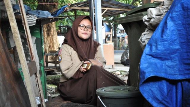 Holifah tak punya tempat tinggal lain (Foto: Kevin Kurnianto/kumparan)